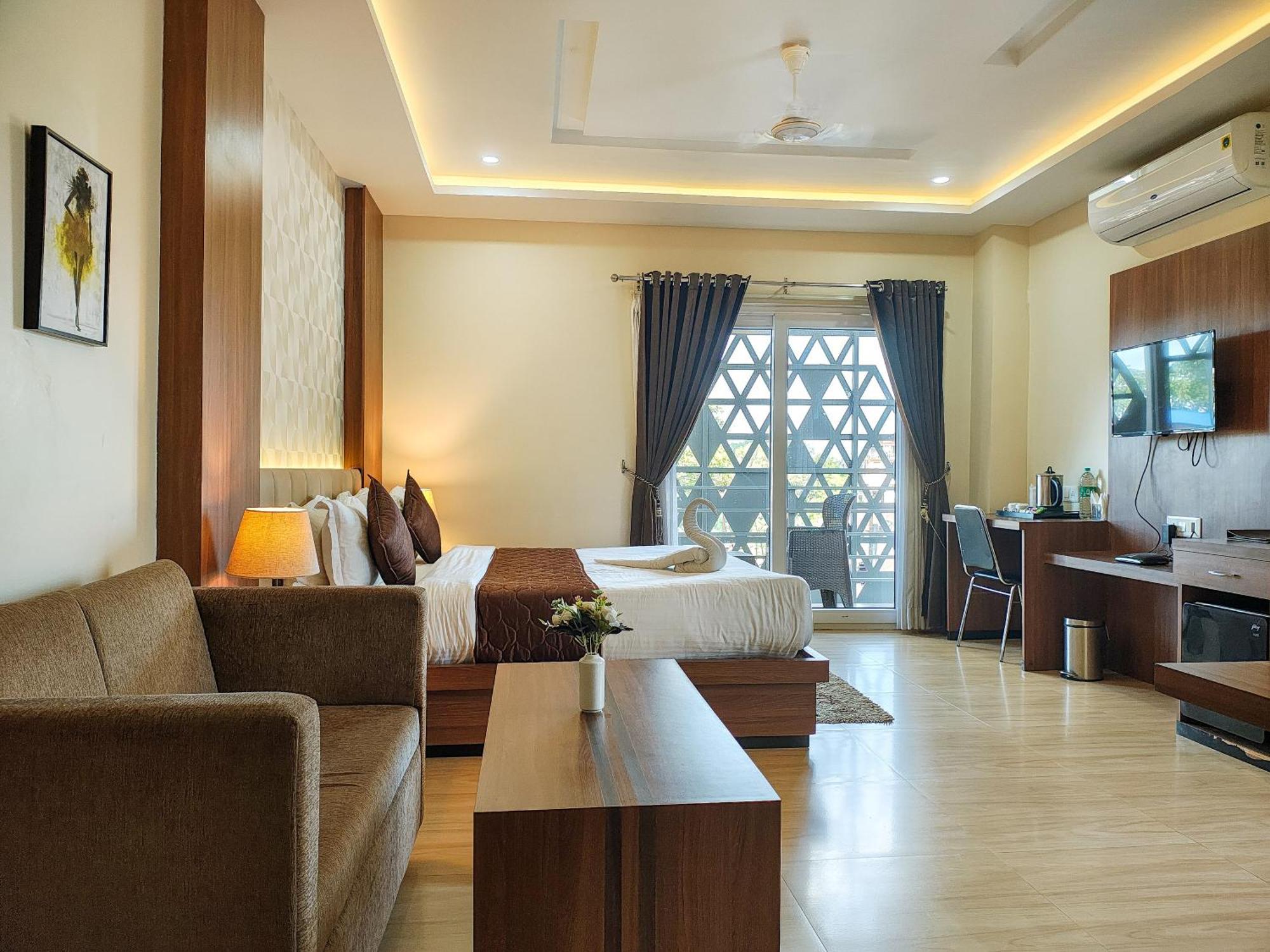 Hotel Bliss Jorhāt Εξωτερικό φωτογραφία