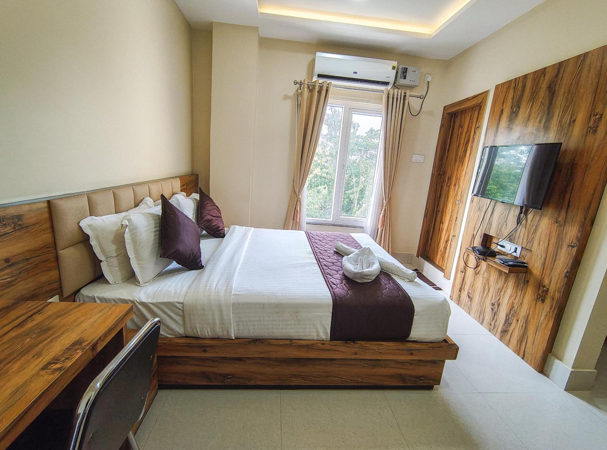 Hotel Bliss Jorhāt Εξωτερικό φωτογραφία
